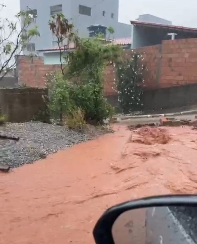 Chuva forte causa estragos  na tarde desta sexta(07) em Caetité — imagem 8